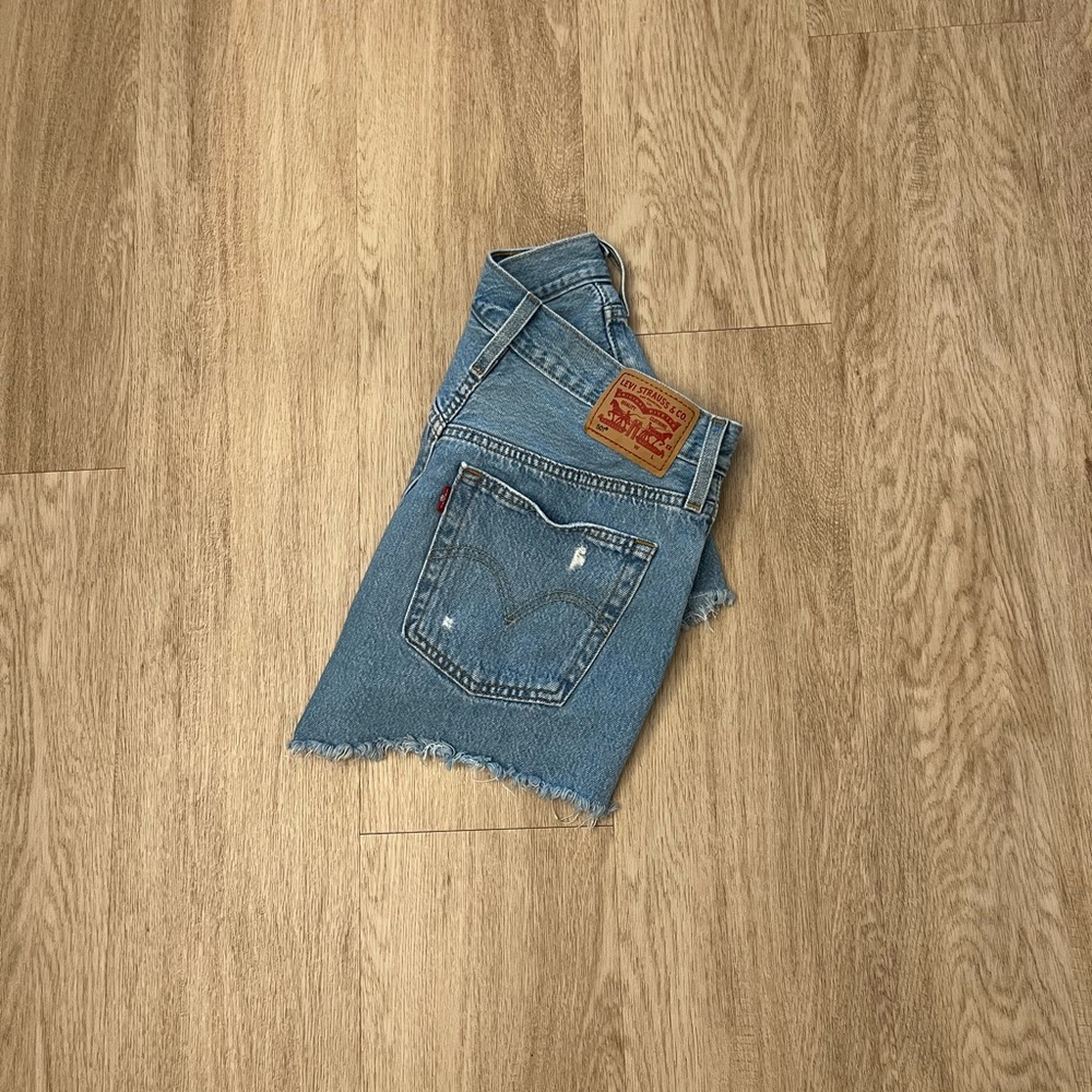levi’s jean shorts - Picture 3 of 3